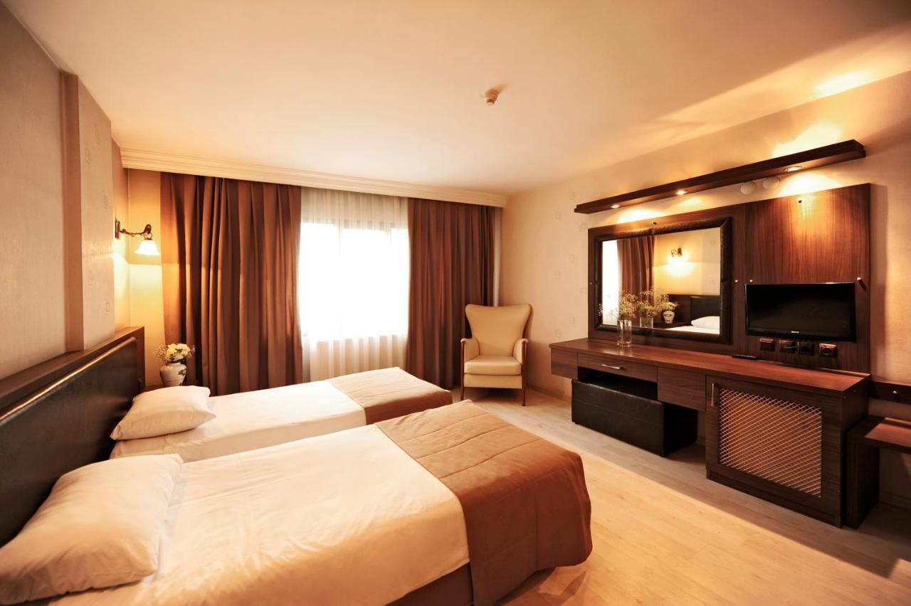 Uestuen Hotel Alsancak İzmir Ngoại thất bức ảnh