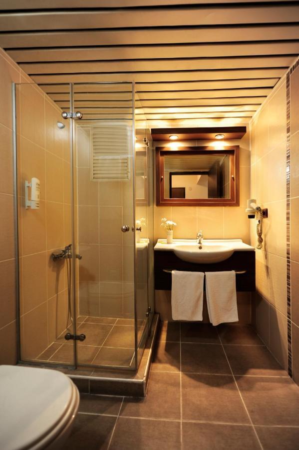 Uestuen Hotel Alsancak İzmir Ngoại thất bức ảnh