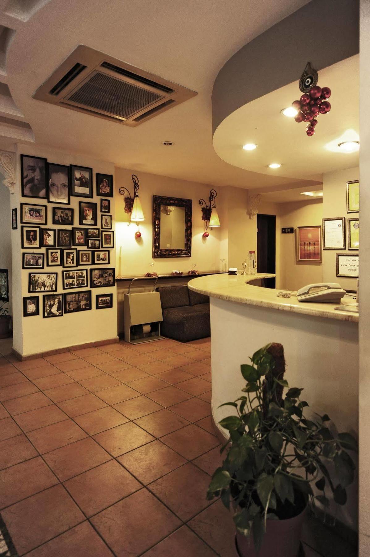 Uestuen Hotel Alsancak İzmir Ngoại thất bức ảnh