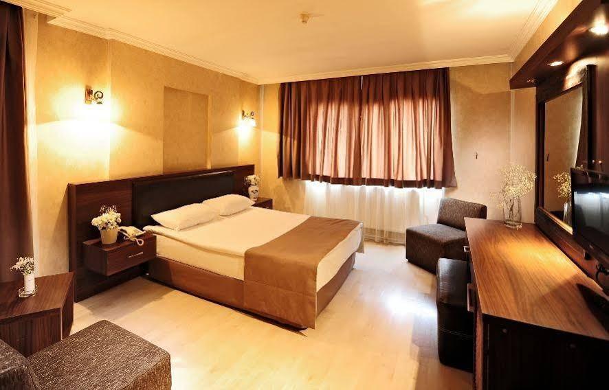 Uestuen Hotel Alsancak İzmir Ngoại thất bức ảnh